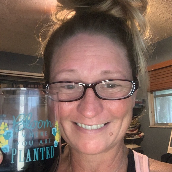 Meet your Posher, Heather Skye - Picture 4 of 6